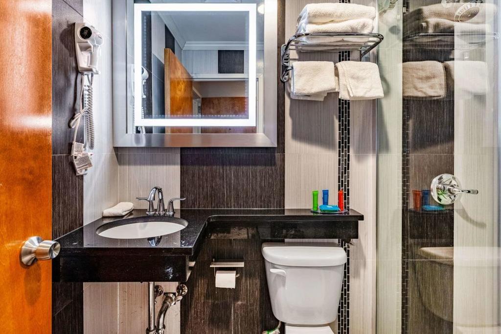 Umbrella Hotel Brooklyn — gallery preview 3